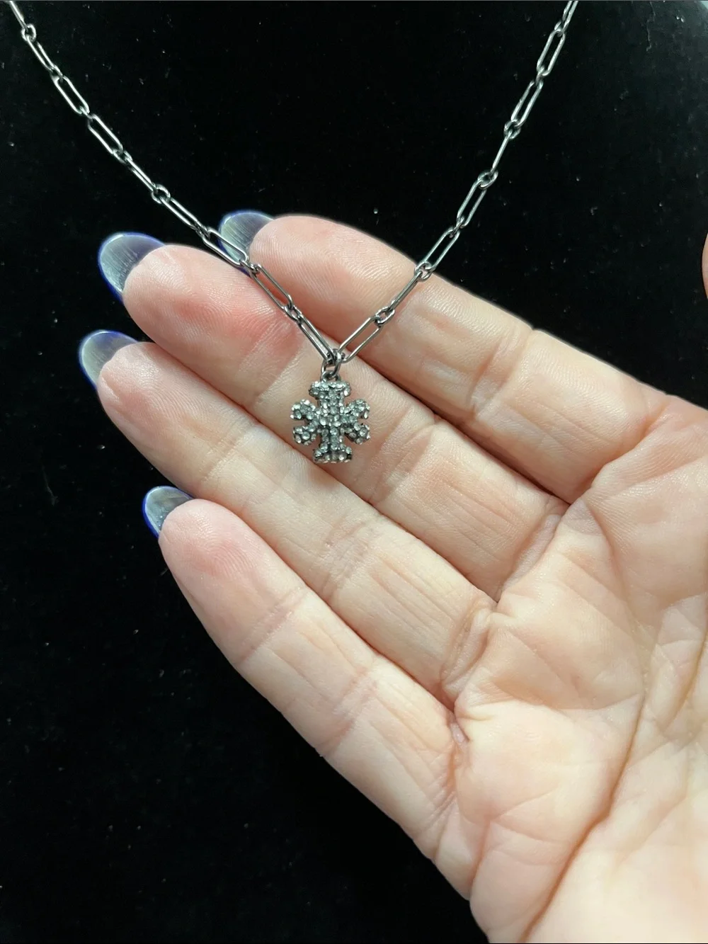 NWOT Tory Burch Kira Clover Pave Pendant Necklace Paperclip Style Gunmetal Grey